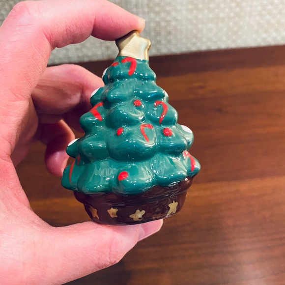 🎄NWOB Christmas Tree Ceramic Salt & Pepper Shakers - Picture 3 of 7